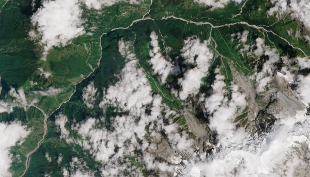 Así llegó la riada y arrasó con todo a su paso en Nepal